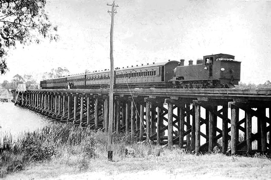 Belmont Railway Bridge.jpg